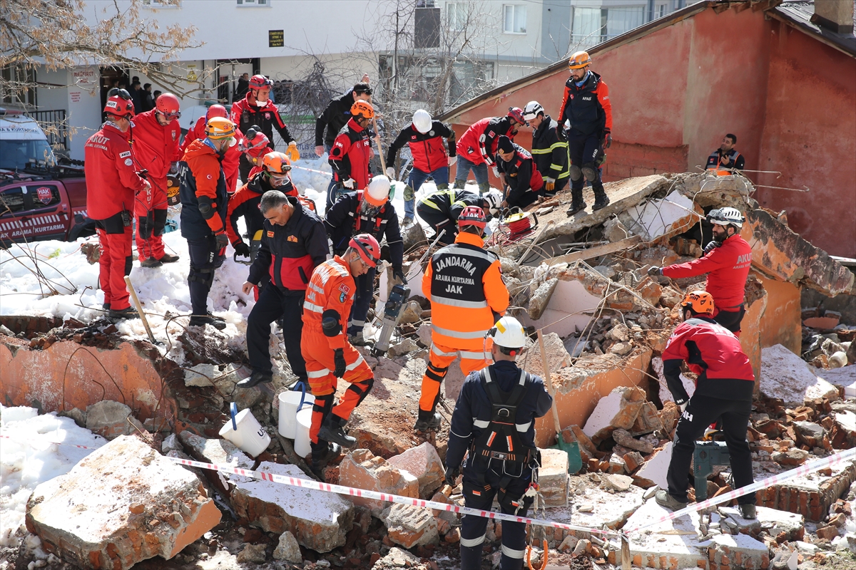 Bitlis'te deprem tatbikatı yapıldı