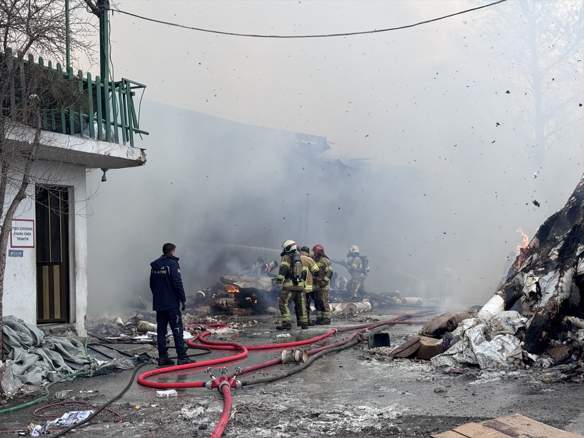 Bursa'da geri dönüşüm tesisinde çıkan yangın söndürüldü