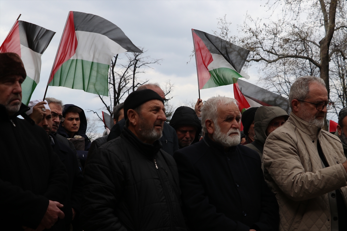 Bursa'da İsrail'in saldırılarında hayatını kaybedenler için gıyabi cenaze namazı kılındı