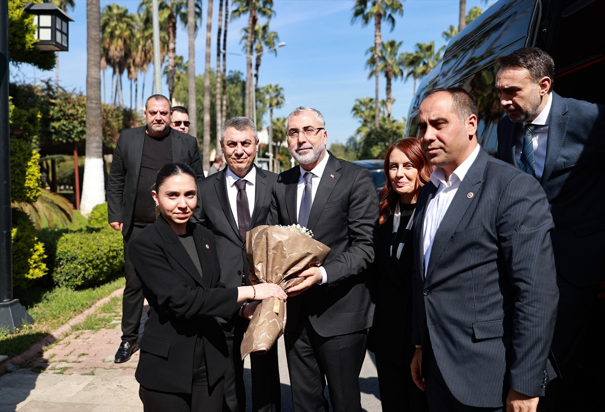 Bakan Işıkhan, Mersin'de SGK hizmet binasının açılışında konuştu: