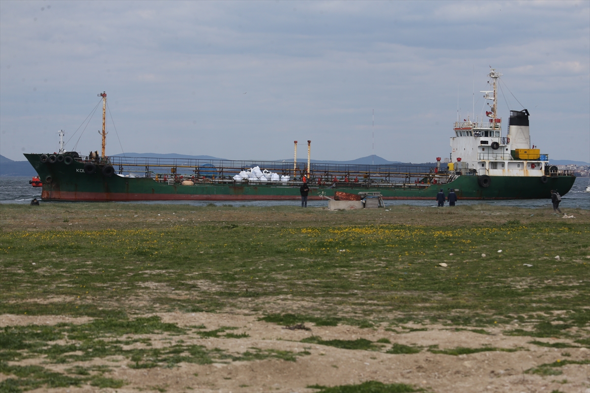 Çanakkale Boğazı'nda tanker karaya oturdu