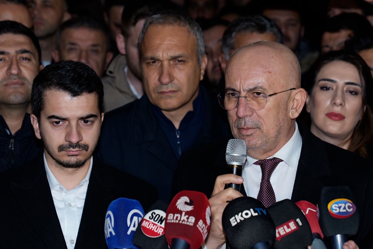 CHP Ankara İl Başkanlığı, YÖK önünde Ekrem İmamoğlu'nun diplomasının iptali kararına tepki gösterdi