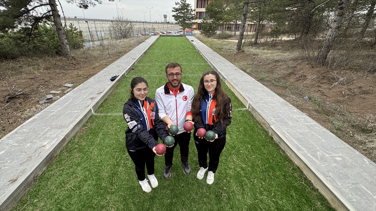 Çorum'da bocce sporcusu 3 kardeş şampiyonalara birlikte hazırlanıyor