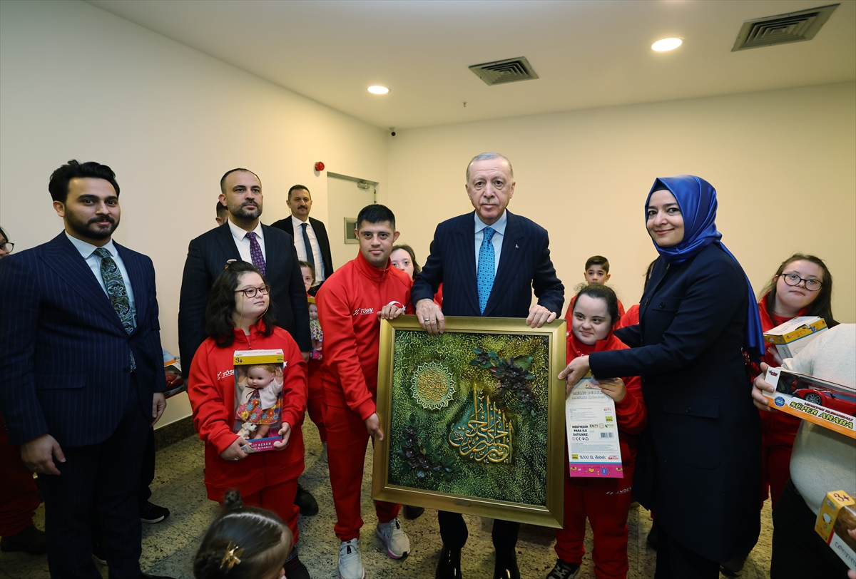 Cumhurbaşkanı Erdoğan, İstanbul'da nevruz ateşini yaktı