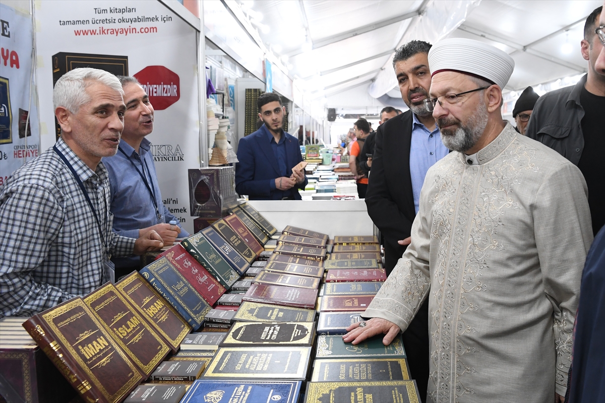 Diyanet İşleri Başkanı Erbaş, 42. Türkiye Kitap ve Kültür Fuarı'na katıldı: