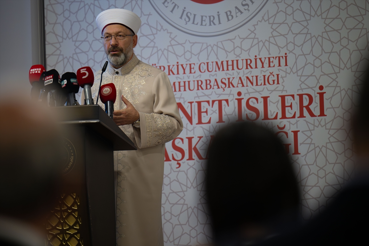 Diyanet İşleri Başkanı Erbaş, basın kuruluşlarının temsilcileriyle iftarda bir araya geldi