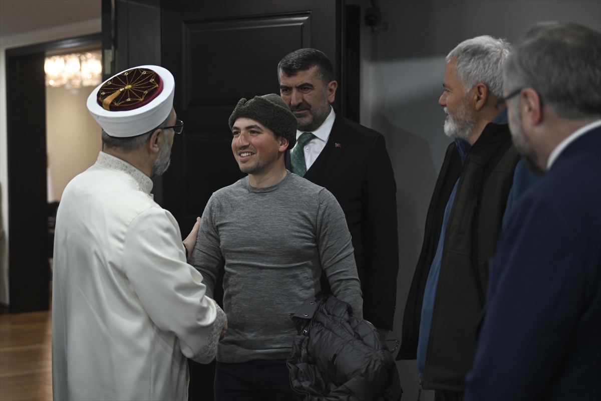 Diyanet İşleri Başkanı Erbaş, İspanya'dan at sırtında hac yolculuğuna çıkan hacı adayları ile görüştü