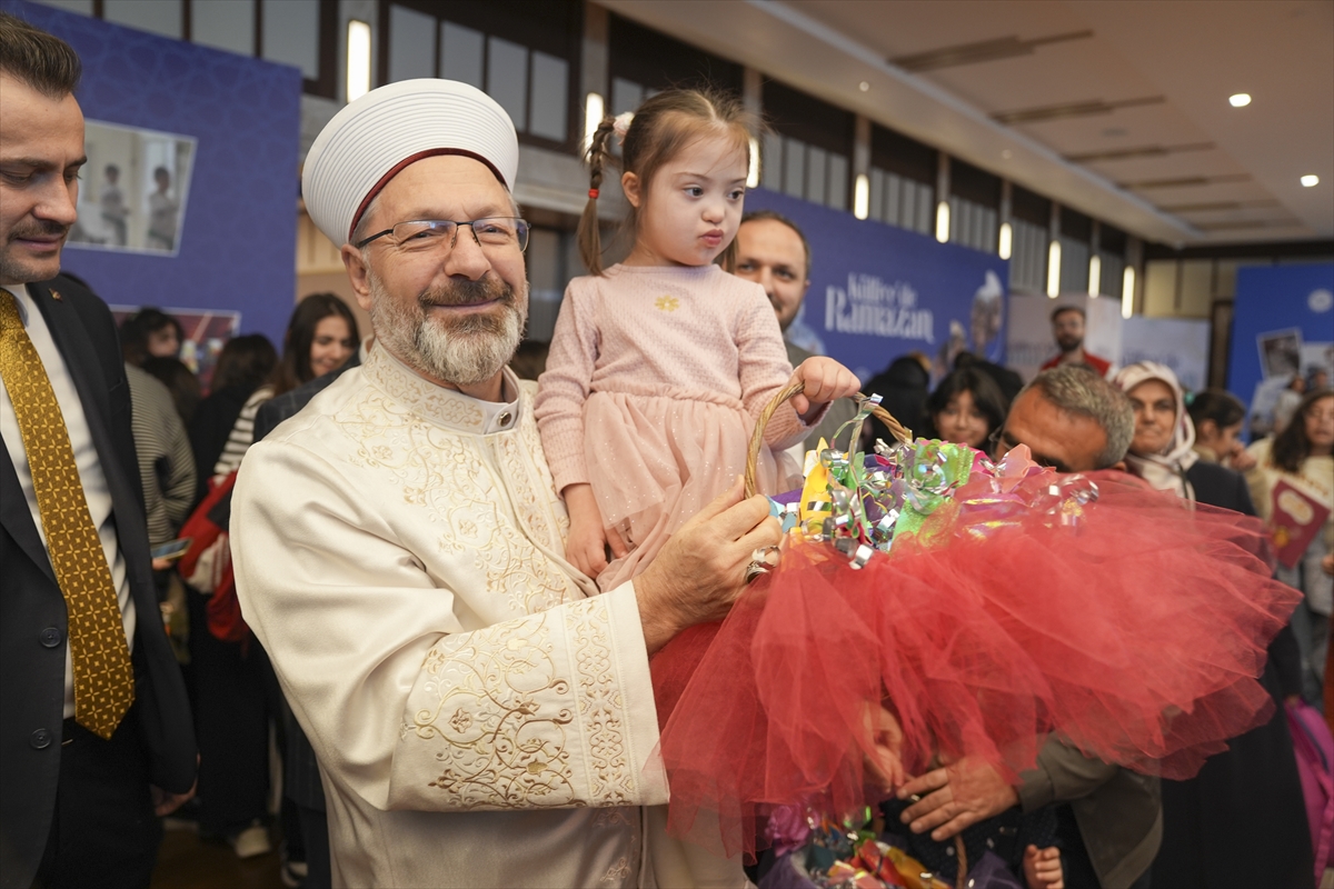 Diyanet İşleri Başkanı Erbaş “Külliye'de Ramazan” kapsamındaki atölyeleri ziyaret etti: