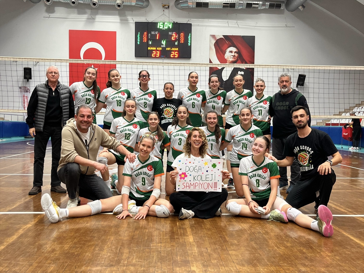 Doğa Koleji, ortaokullar voleybolda Türkiye şampiyonu oldu