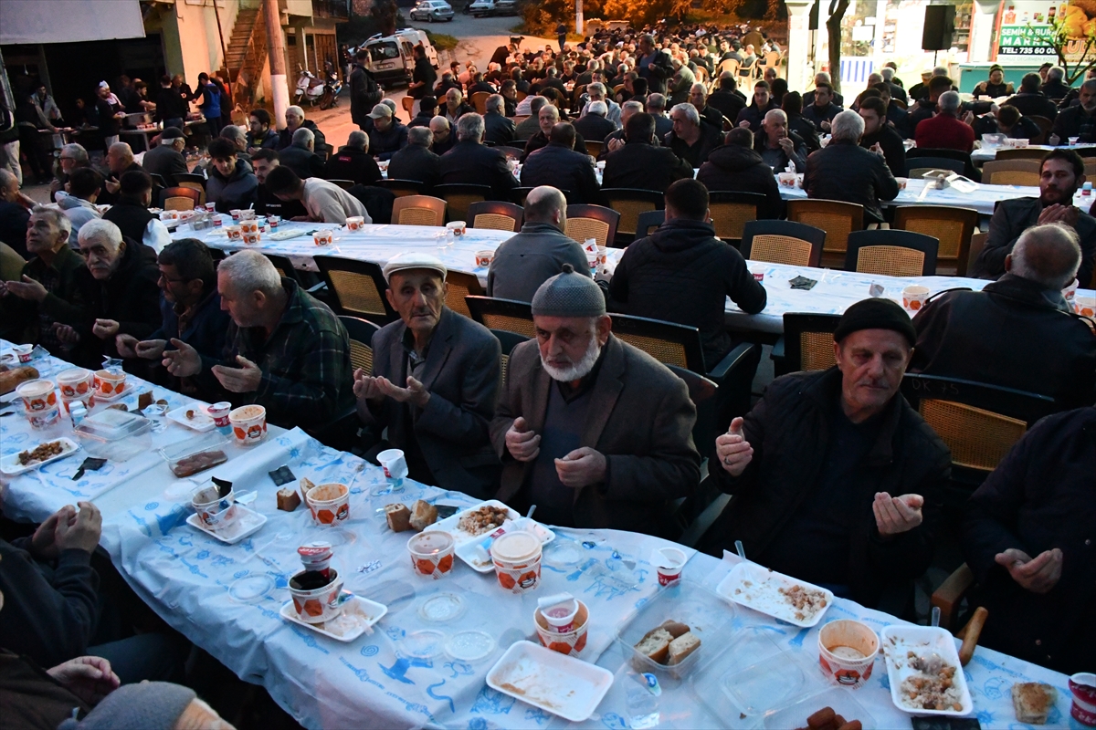 Düzce'de köylülerin iftar kazanı yarım asrı aşkındır birlik ve beraberlik için kaynıyor