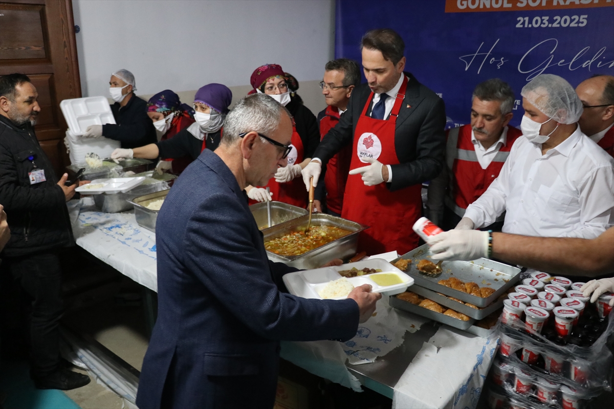 Enerji ve Tabii Kaynaklar Bakanı Bayraktar, Yalova'da “Gönül Sofrası” iftarına katıldı: