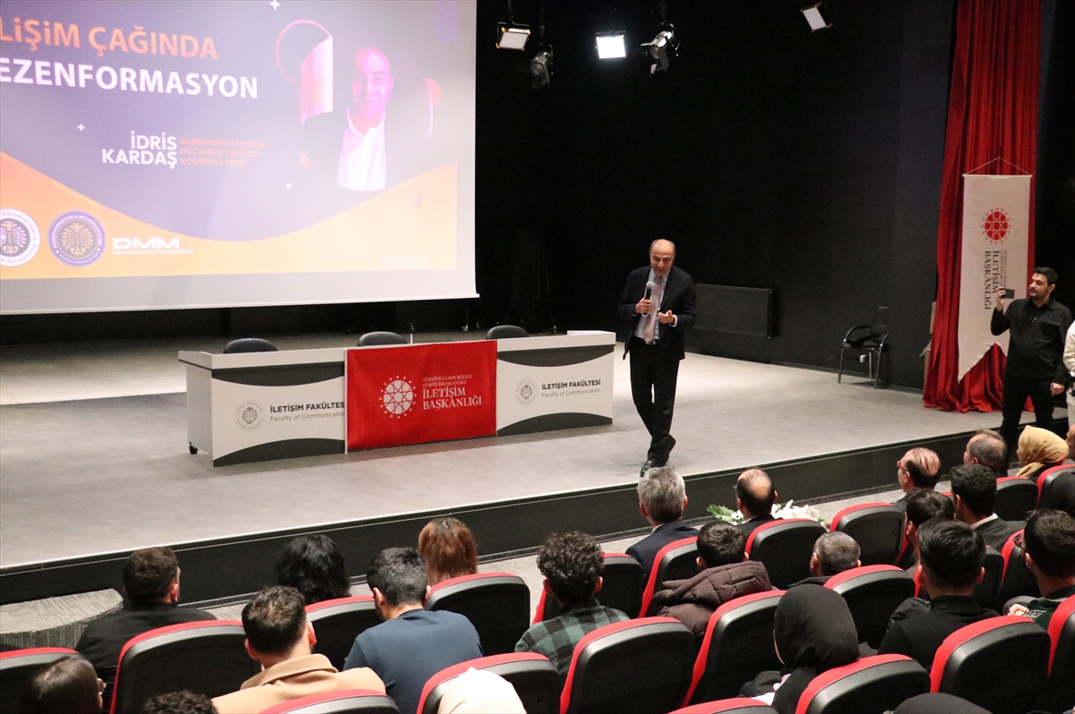 Erzurum'da “Bilişim Çağında Dezenformasyon” konferansı düzenlendi