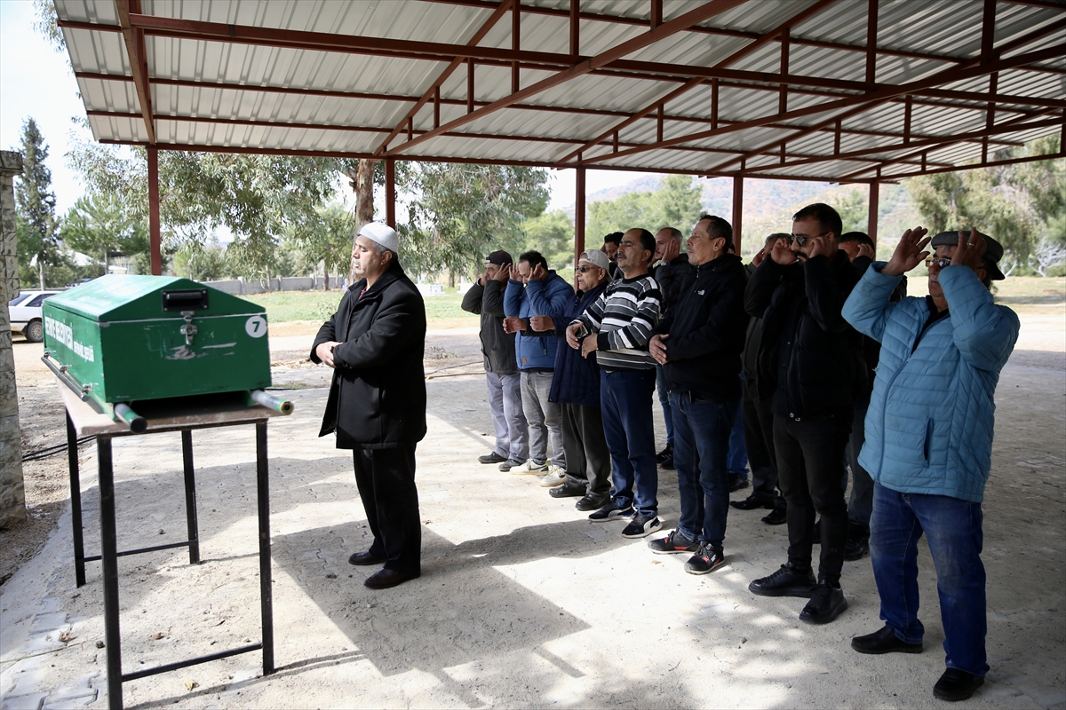 Fethiye'de 19 yıl önce öldürüldüğü anlaşılan kişinin cenazesi defnedildi