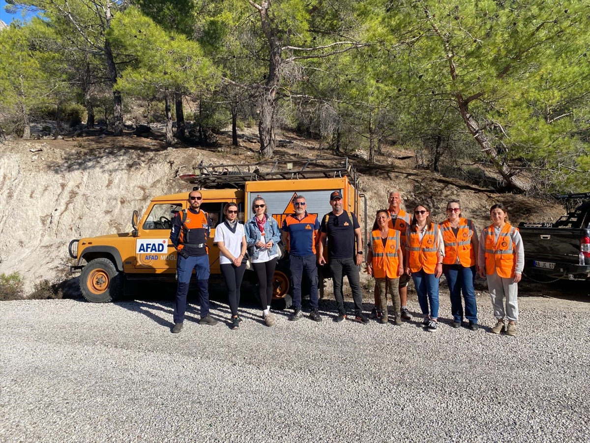 Fethiye'de ormanlık alanda kaybolan 2 kişi kurtarıldı