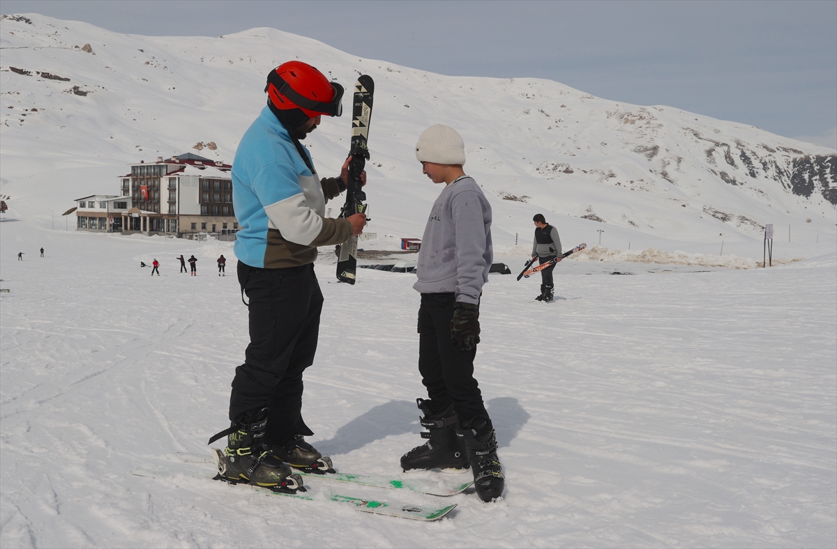 Hakkarili çocuklar kayak sporuyla sağlıklı geleceğe adım atıyor