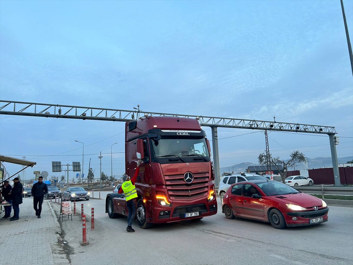 Hatay Büyükşehir Belediyesinden iftara yetişemeyenlere kumanya ve çorba ikramı