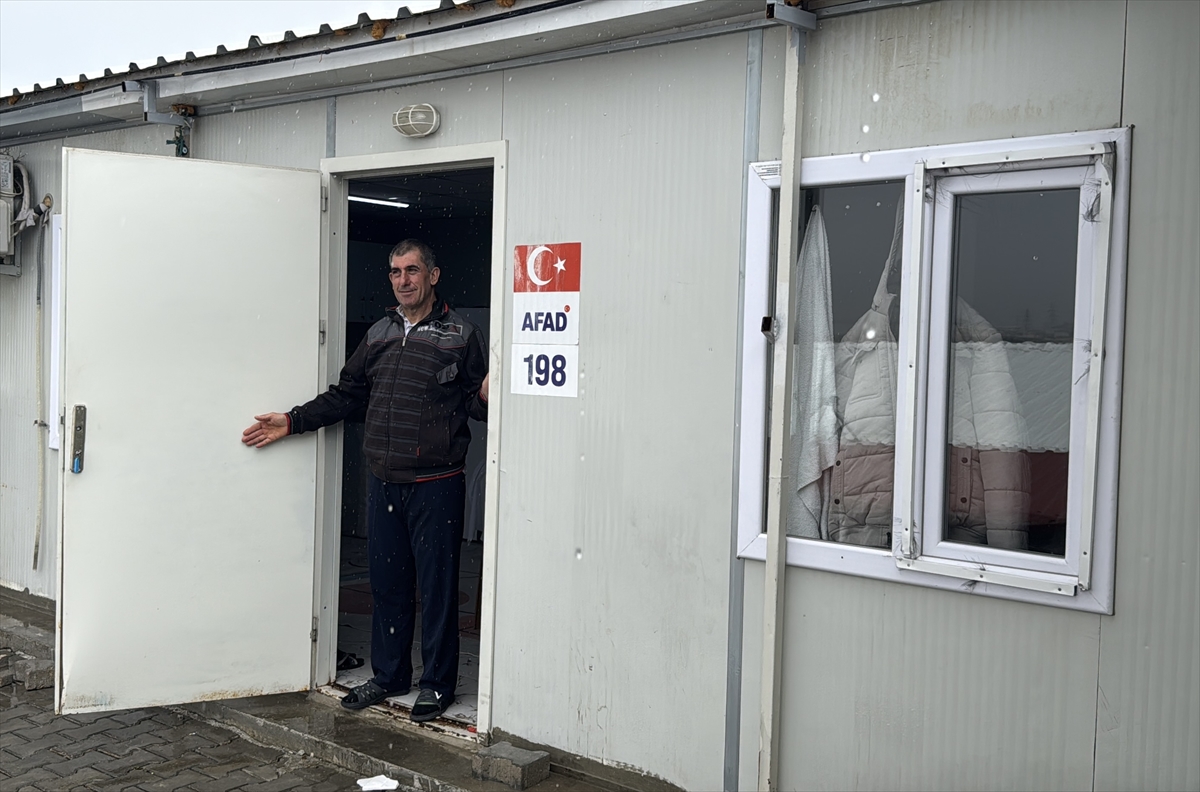 Hatay'da kendi isteğiyle mağarada yaşayan kişi konteyner kente yerleştirildi