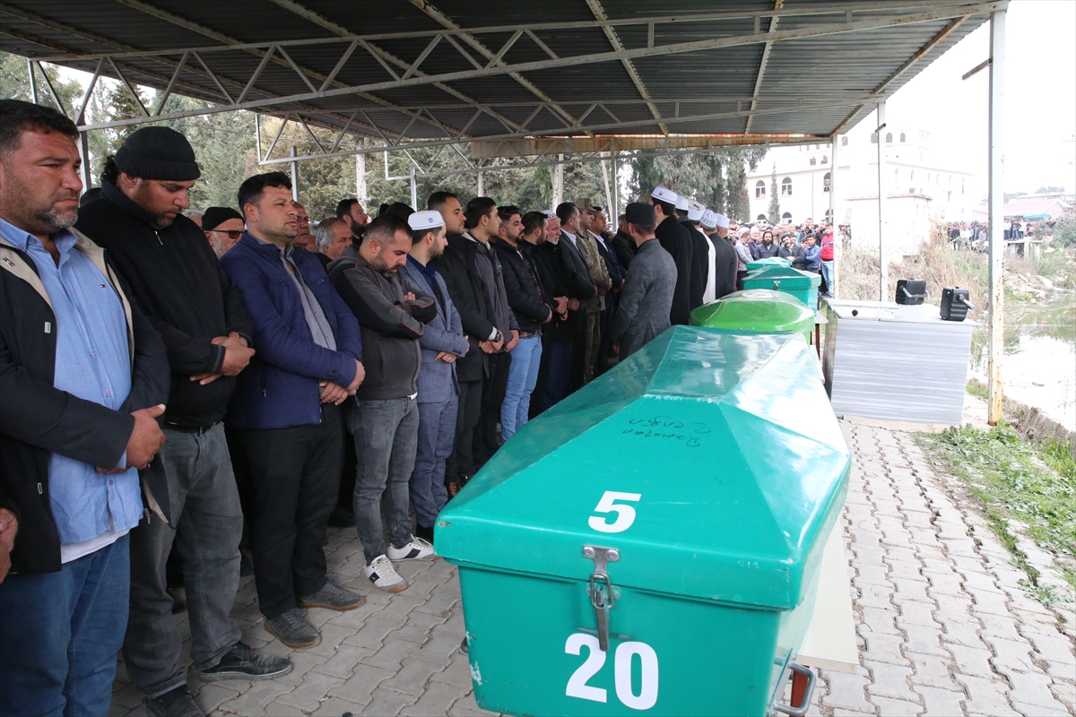 Hatay'daki trafik kazasında hayatını kaybeden 6 kişinin cenazeleri defnedildi