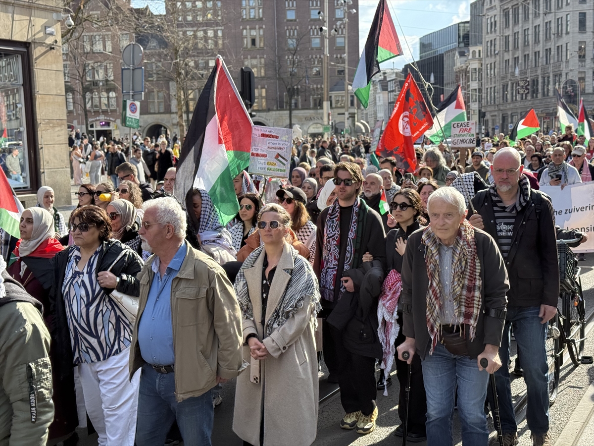 Hollanda'da İsrail'in Gazze'ye yeniden başlattığı saldırılar protesto edildi