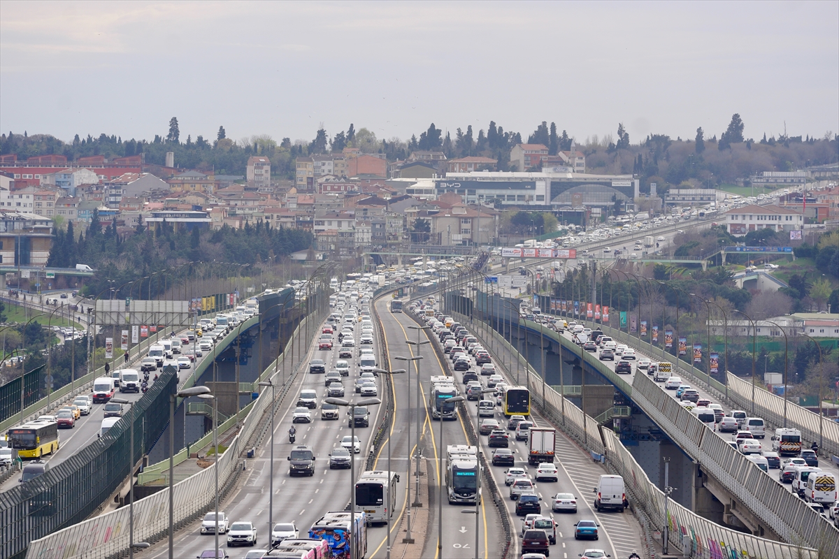 İstanbul'da akşam saatlerinde trafik yoğunluğu yüzde 80'i aştı