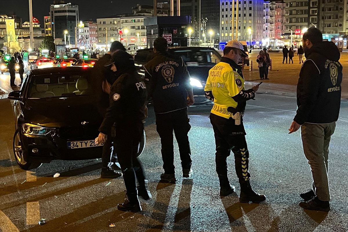 İstanbul'da polislerden birçok ilçede asayiş uygulaması