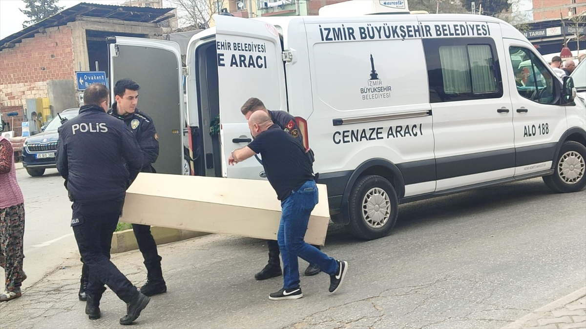 İzmir'de kamyonun çarptığı yaya öldü