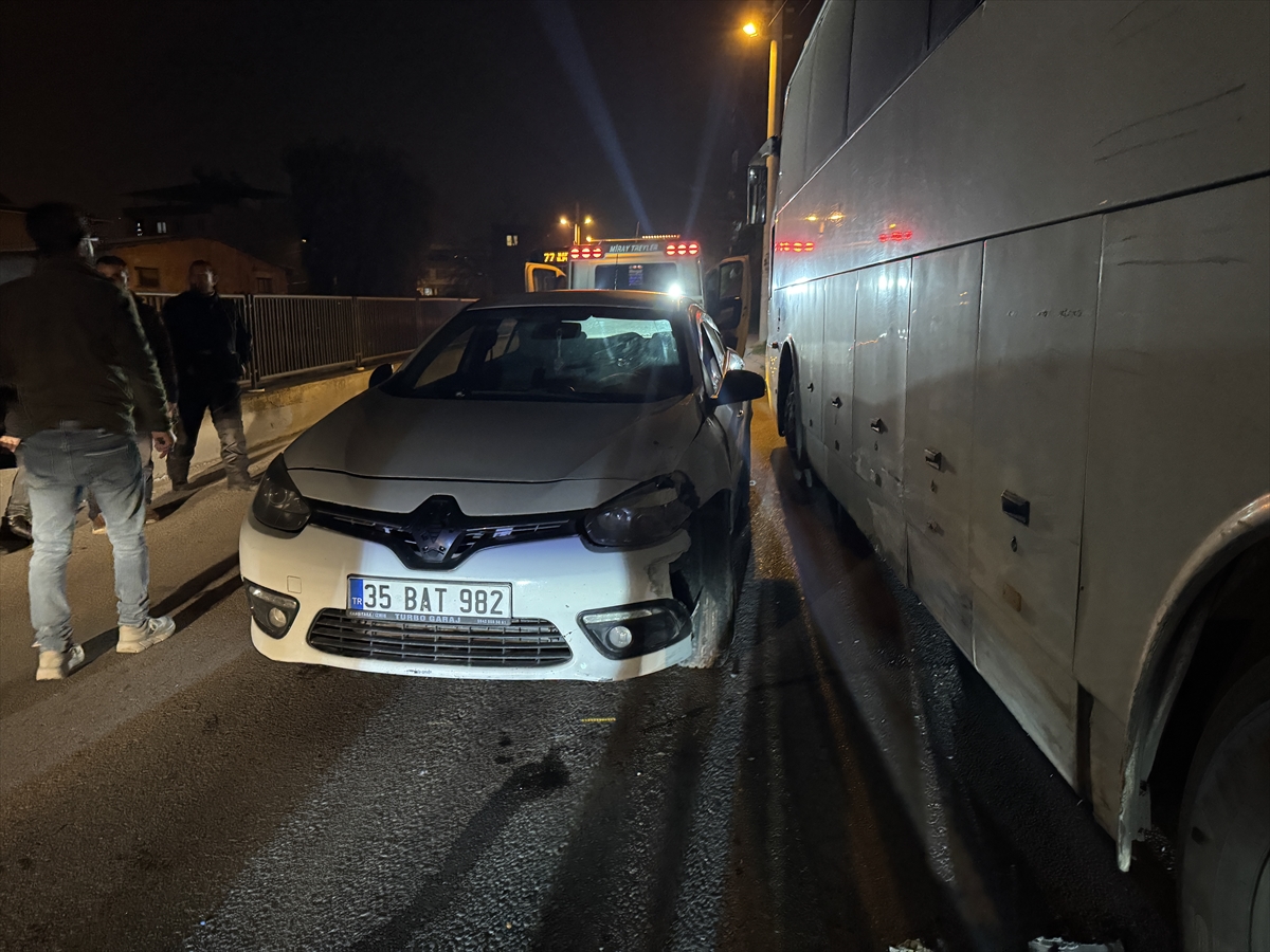 İzmir'de otomobilde silahlı saldırıya uğrayan sürücü öldü, yanındaki kişi yaralandı