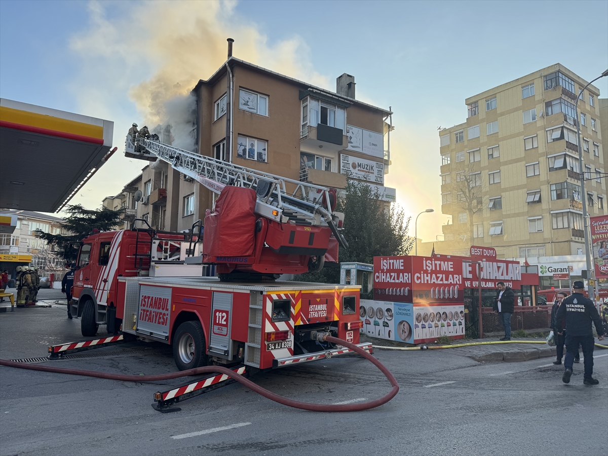 Kartal'da 5 katlı binada çıkan yangın söndürüldü