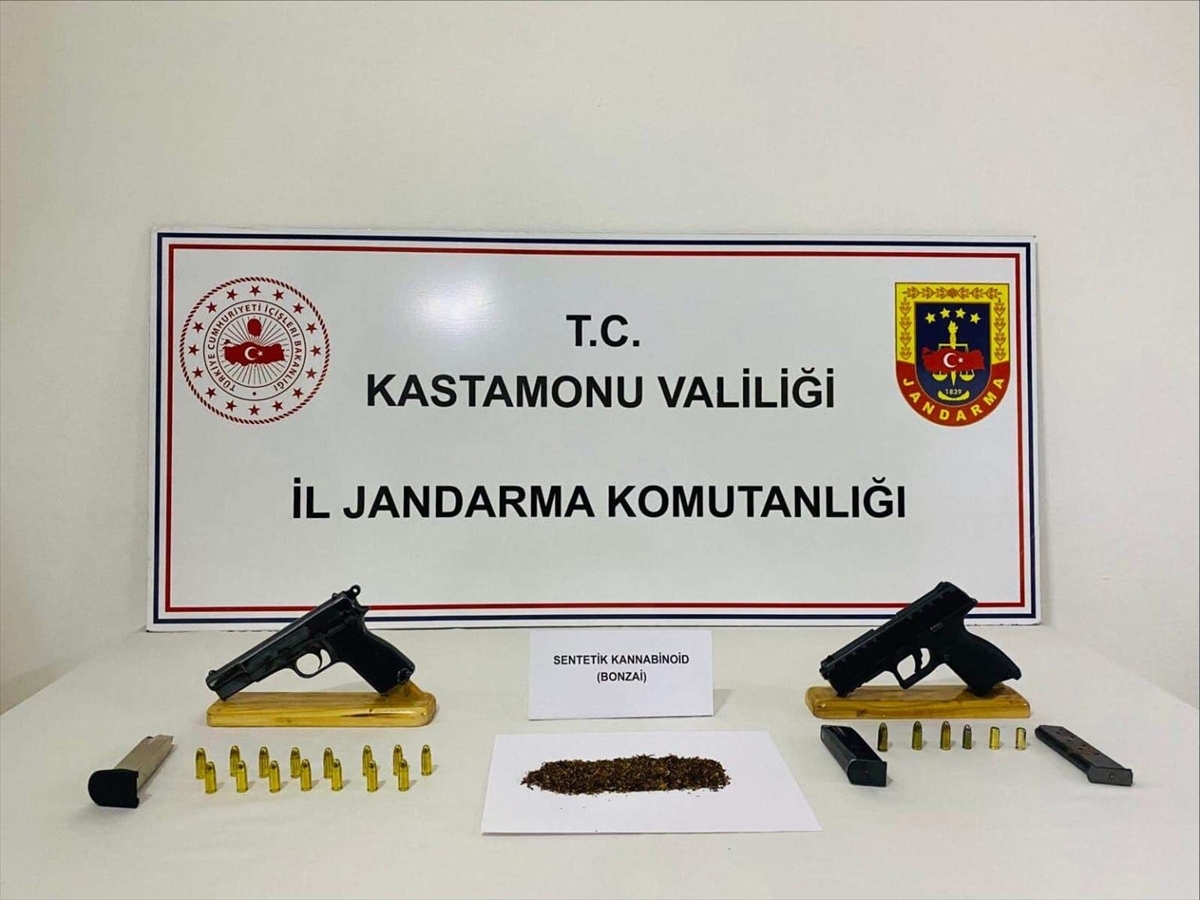 Kastamonu'da uyuşturucu ve kaçakçılık operasyonlarında 3 zanlı yakalandı