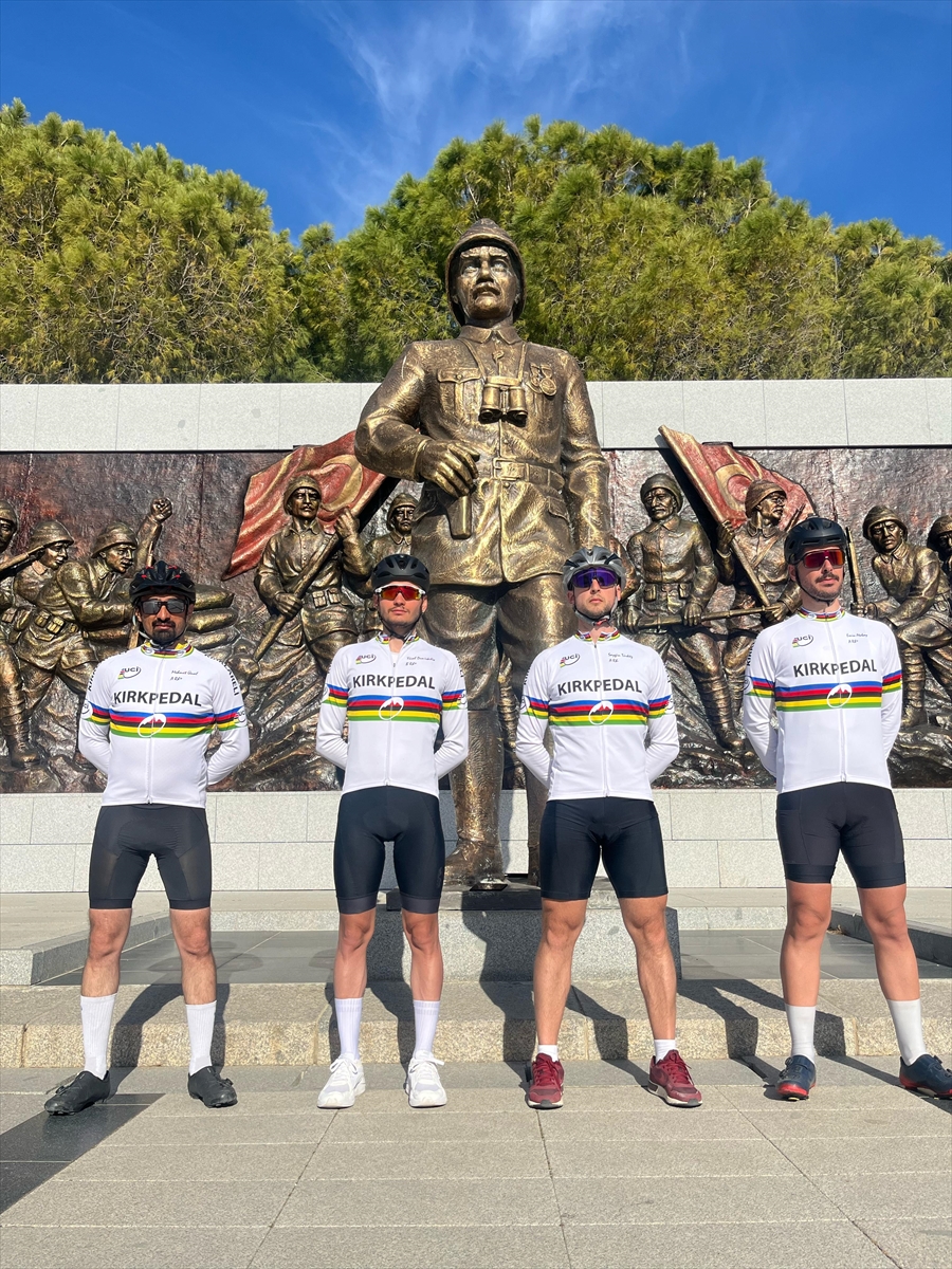 Kırklarelili bisikletçiler şehitler anısına Çanakkale'ye pedal çevirdi