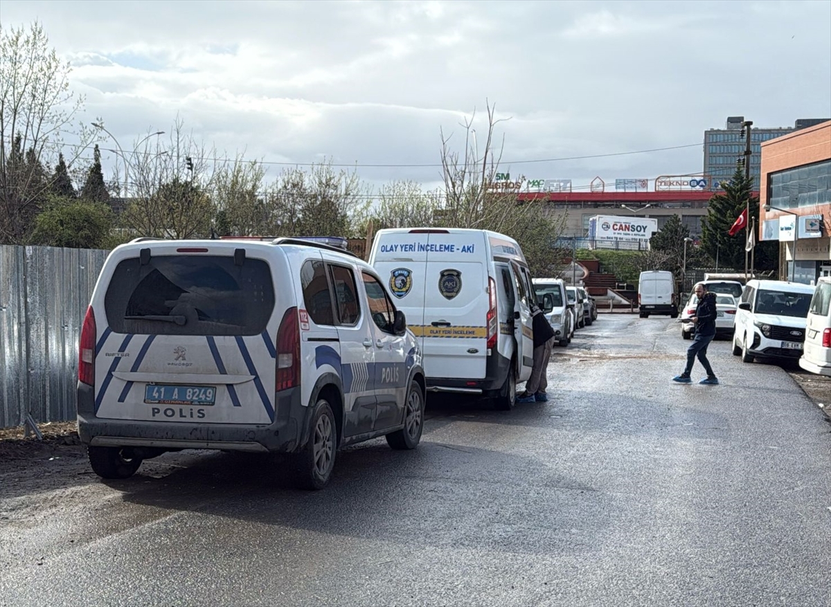 Kocaeli'de inşattan düşen işçi ağır yaralandı