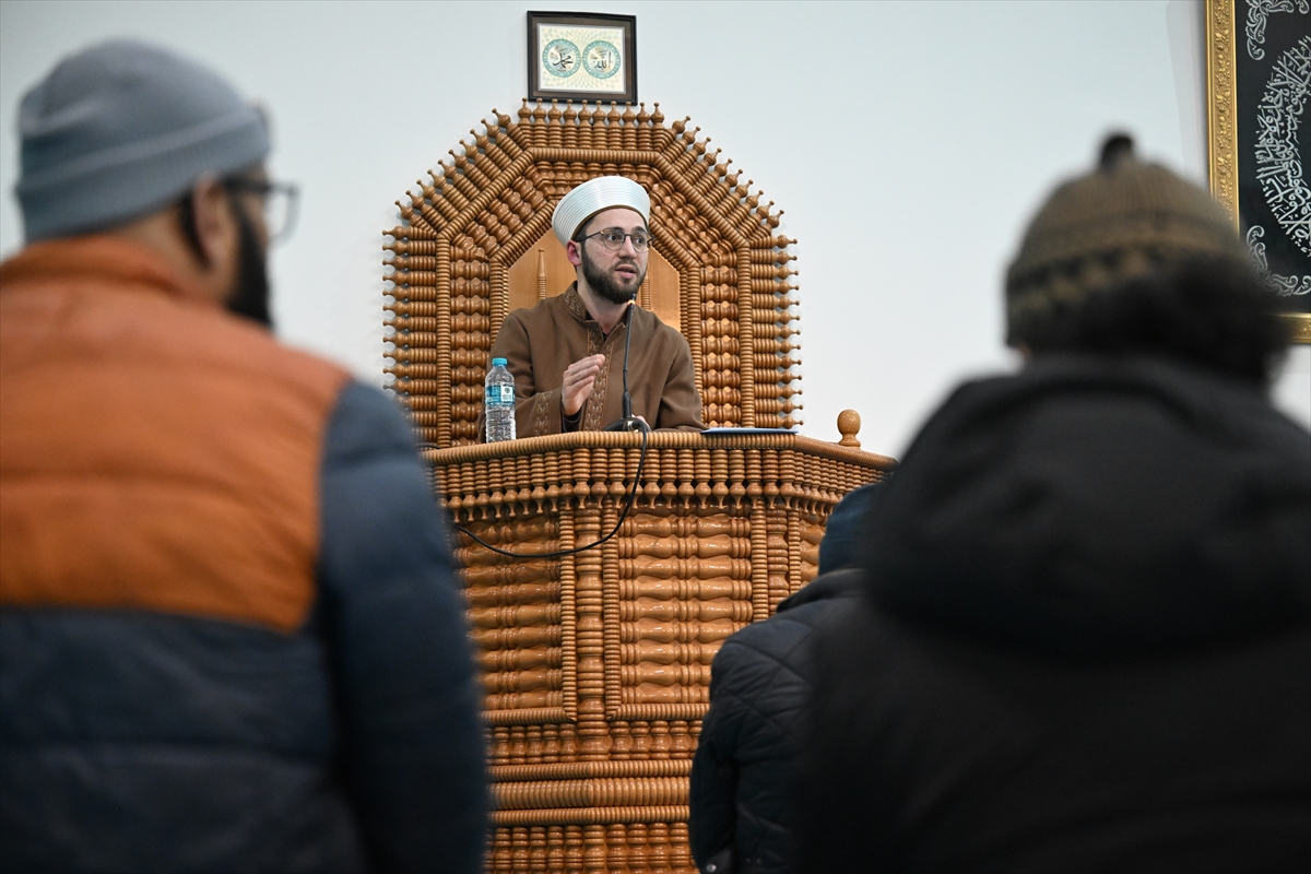 Londra'da ramazan ayının ilk teravih namazı kılındı