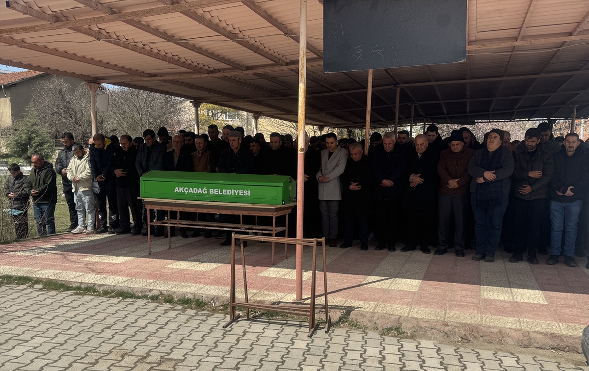 Malatya'da trafik kazasında yaşamını yitiren kişinin cenazesi defnedildi