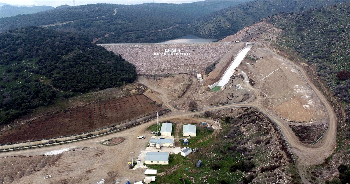 Manisa'daki Beydeğirmeni Barajı su tutmaya başladı