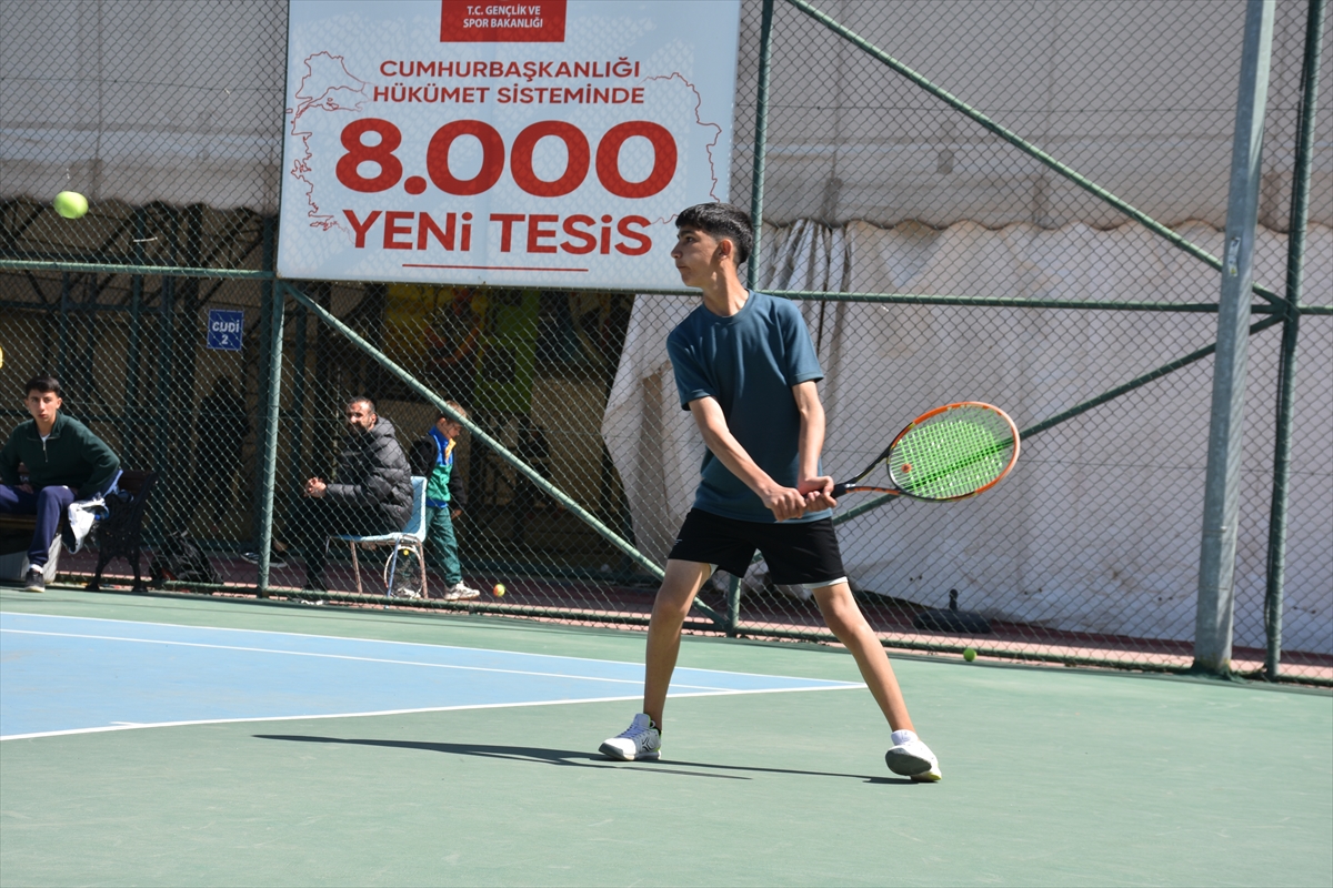 Okul Sporları Gençler Tenis Bölge Birinciliği müsabakaları, Şırnak'ta başladı