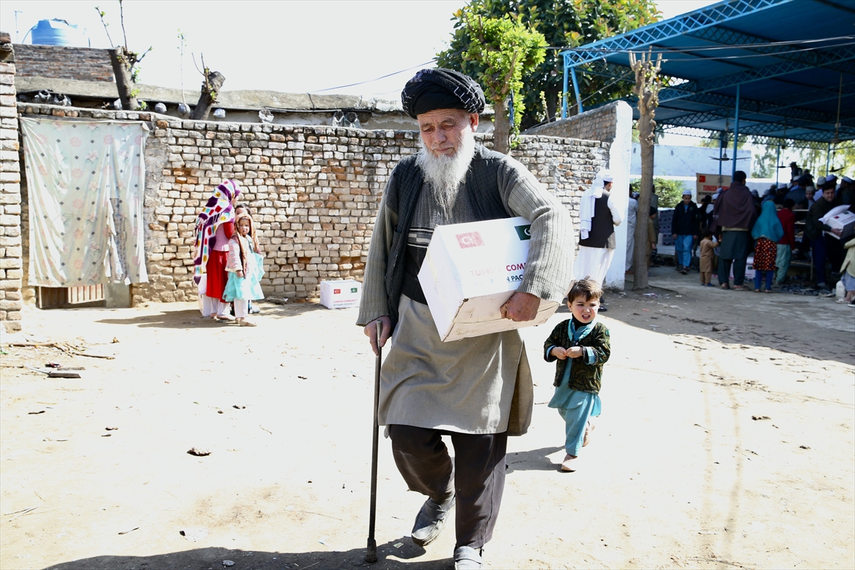 Pakistan'daki Türkler, ramazanda ihtiyaç sahiplerine gıda desteği ulaştırıyor