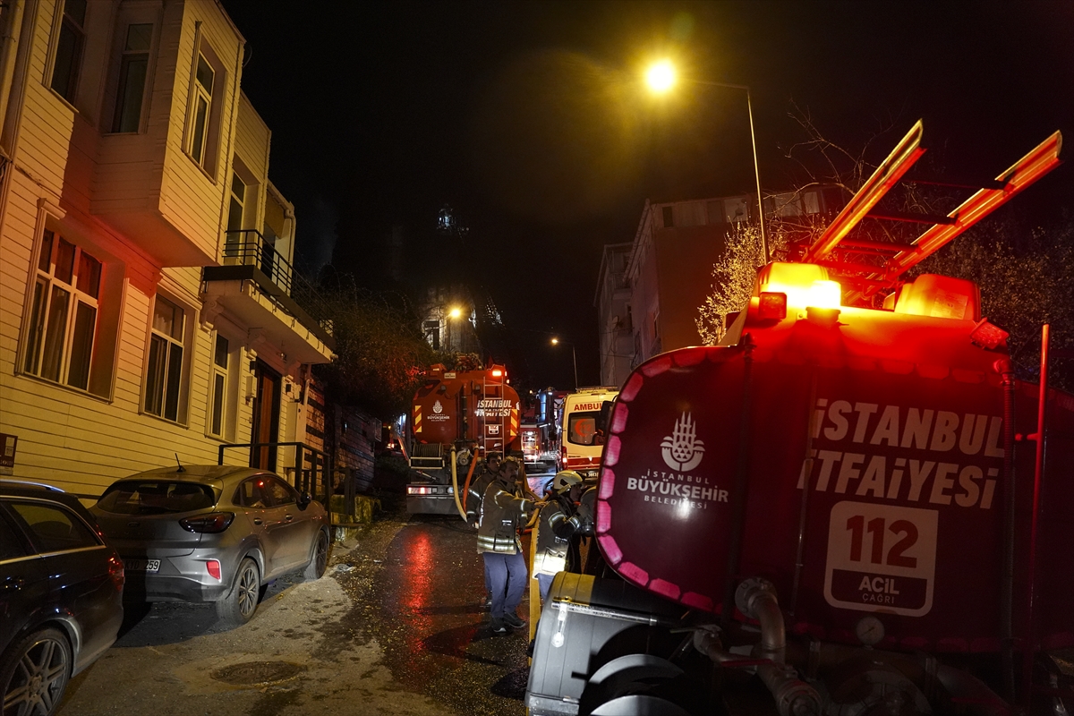 Sarıyer'de ahşap binada çıkan yangın söndürüldü