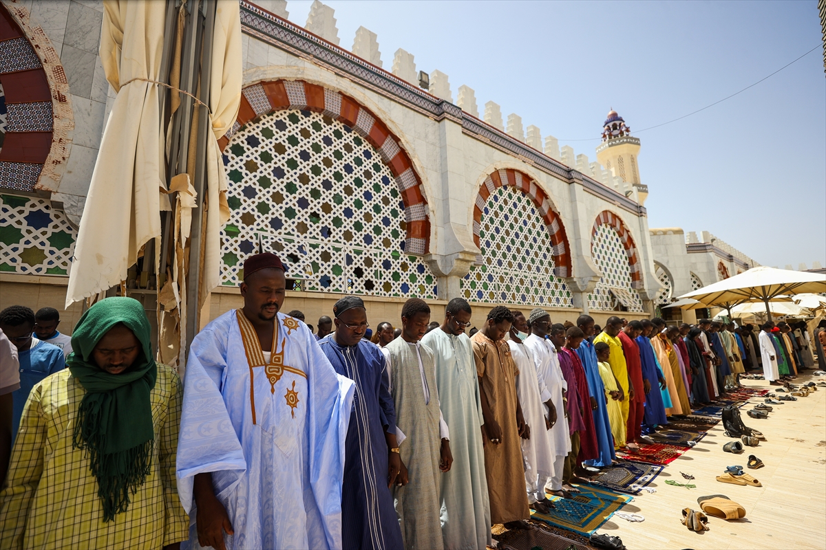 Senegal'de Müridiler ramazanın 20'nci günü için camileri doldurdu