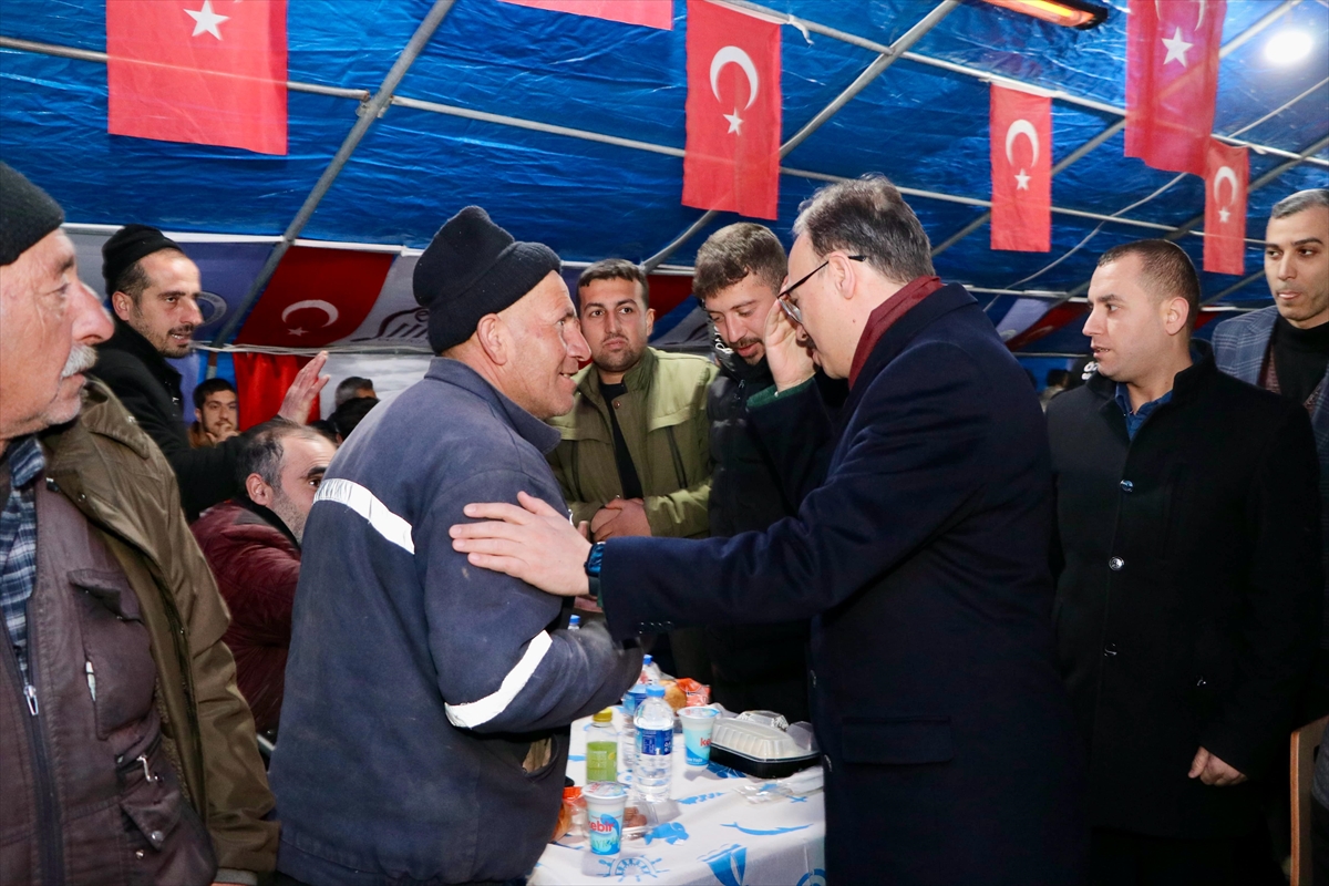 Siirt'te vatandaşlar iftar çadırında ilk iftarını yaptı