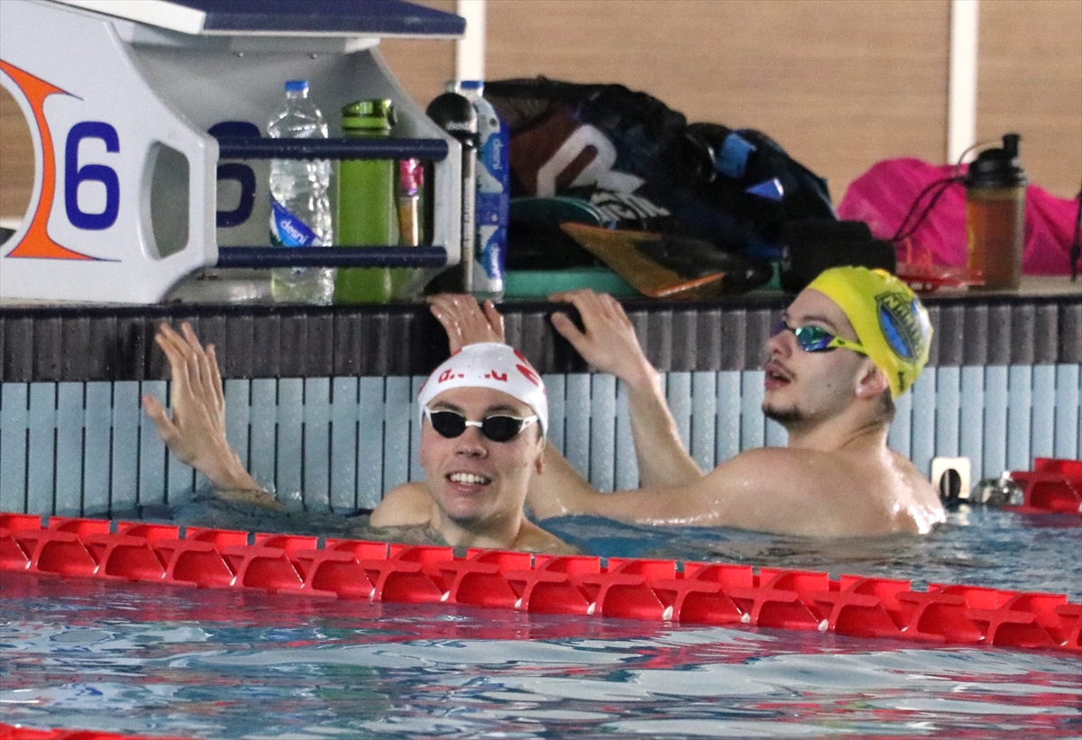 Sırtındaki ağrı nedeniyle başladığı yüzme kariyerini olimpiyat şampiyonluğuyla taçlandırdı