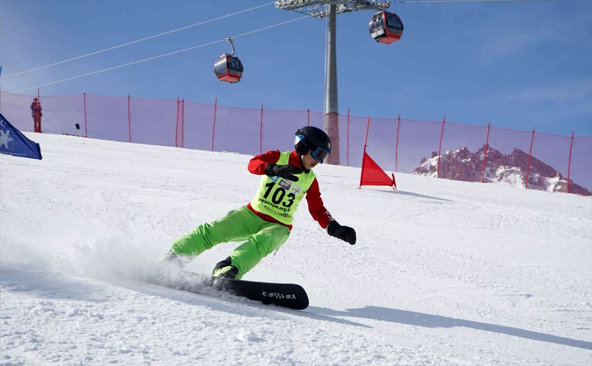 Türkiye Snowboard Şampiyonası, Erciyes'te başladı