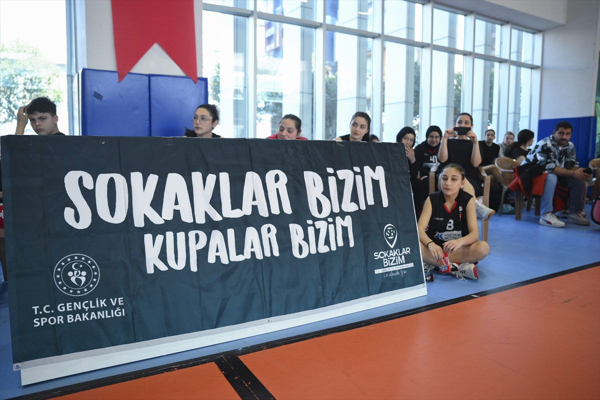 “Sokaklar Bizim 3×3 Basketbol Turnuvası”nın İstanbul ayağı yapıldı