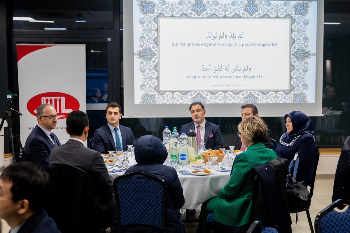 Strazburg'daki geleneksel ramazan iftar programında farklı toplumlar bir araya geldi