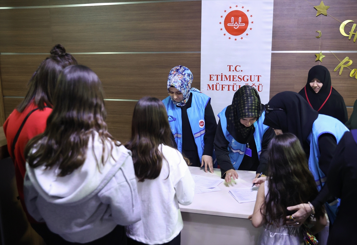 Türkiye Diyanet Vakfı Etimesgut Şubesi “Yetim Şenliği” programı düzenledi