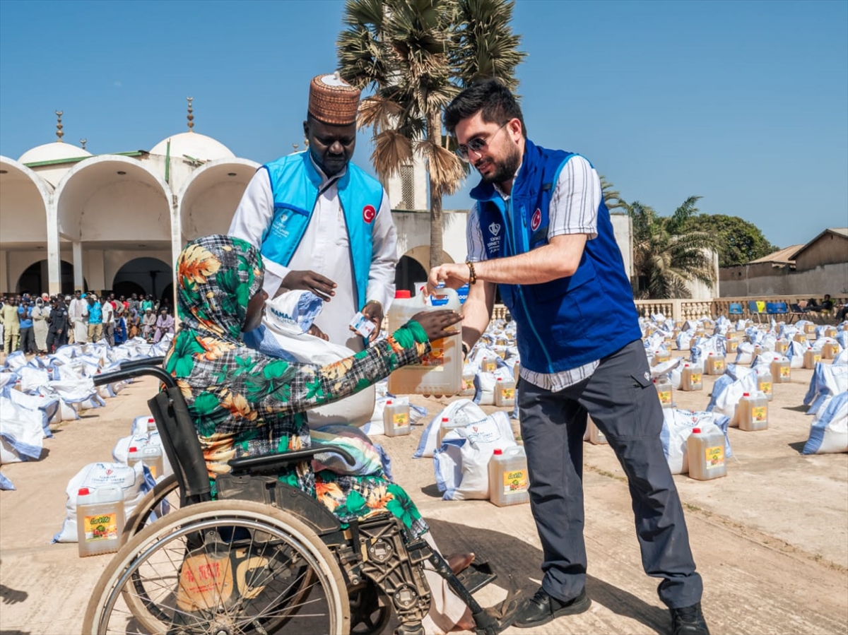 Türkiye Diyanet Vakfı Gambiya ve Gana'da ramazan kolisi dağıttı