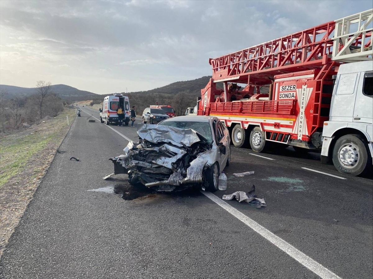 Uşak'ta pikapla otomobilin çarpıştığı kazada 1 kişi öldü