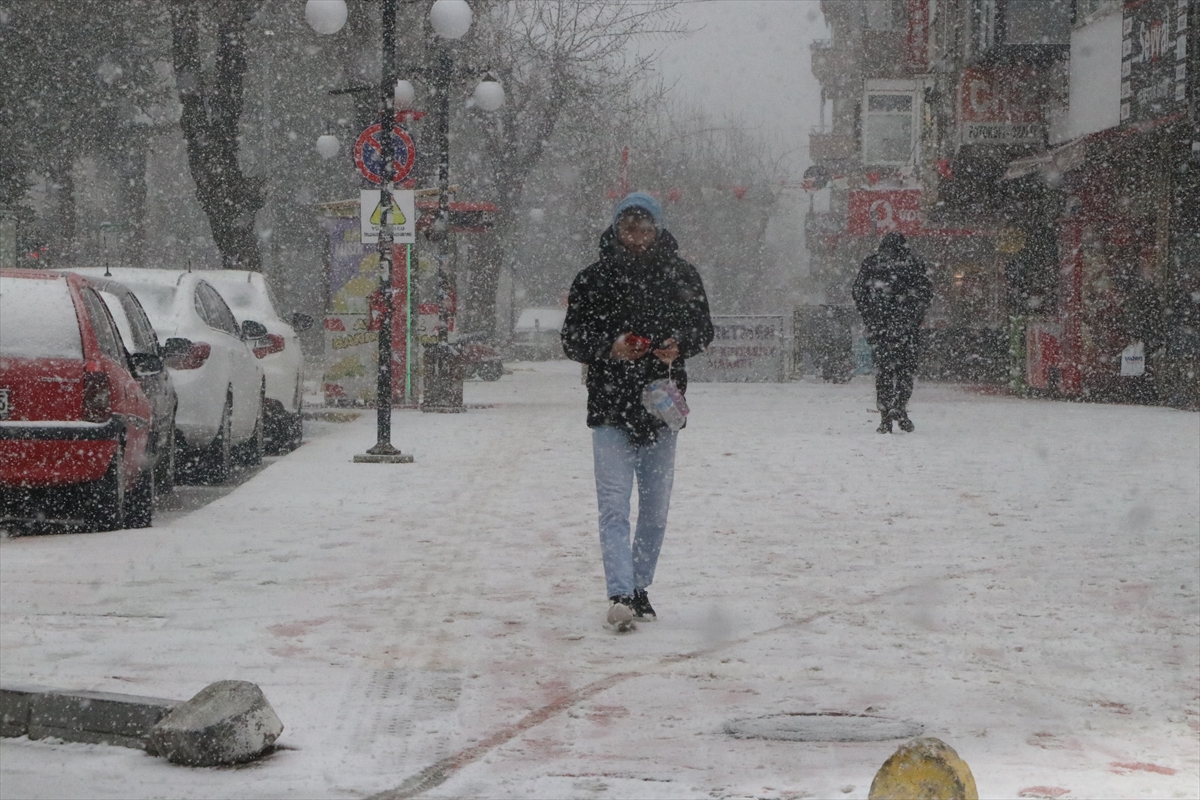 Yozgat ve 11 ilçesinde eğitime kar engeli