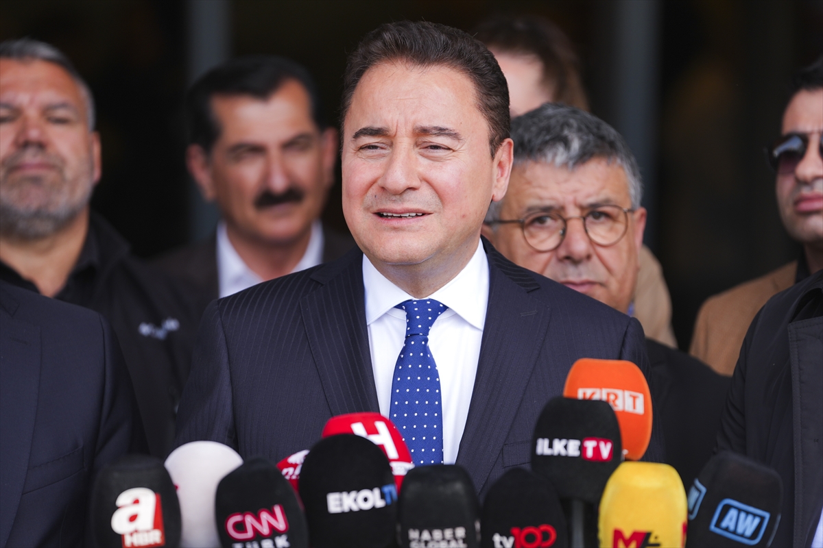 Ali Babacan'dan TBMM Başkanvekili Önder'in tedavi gördüğü hastaneye ziyaret: