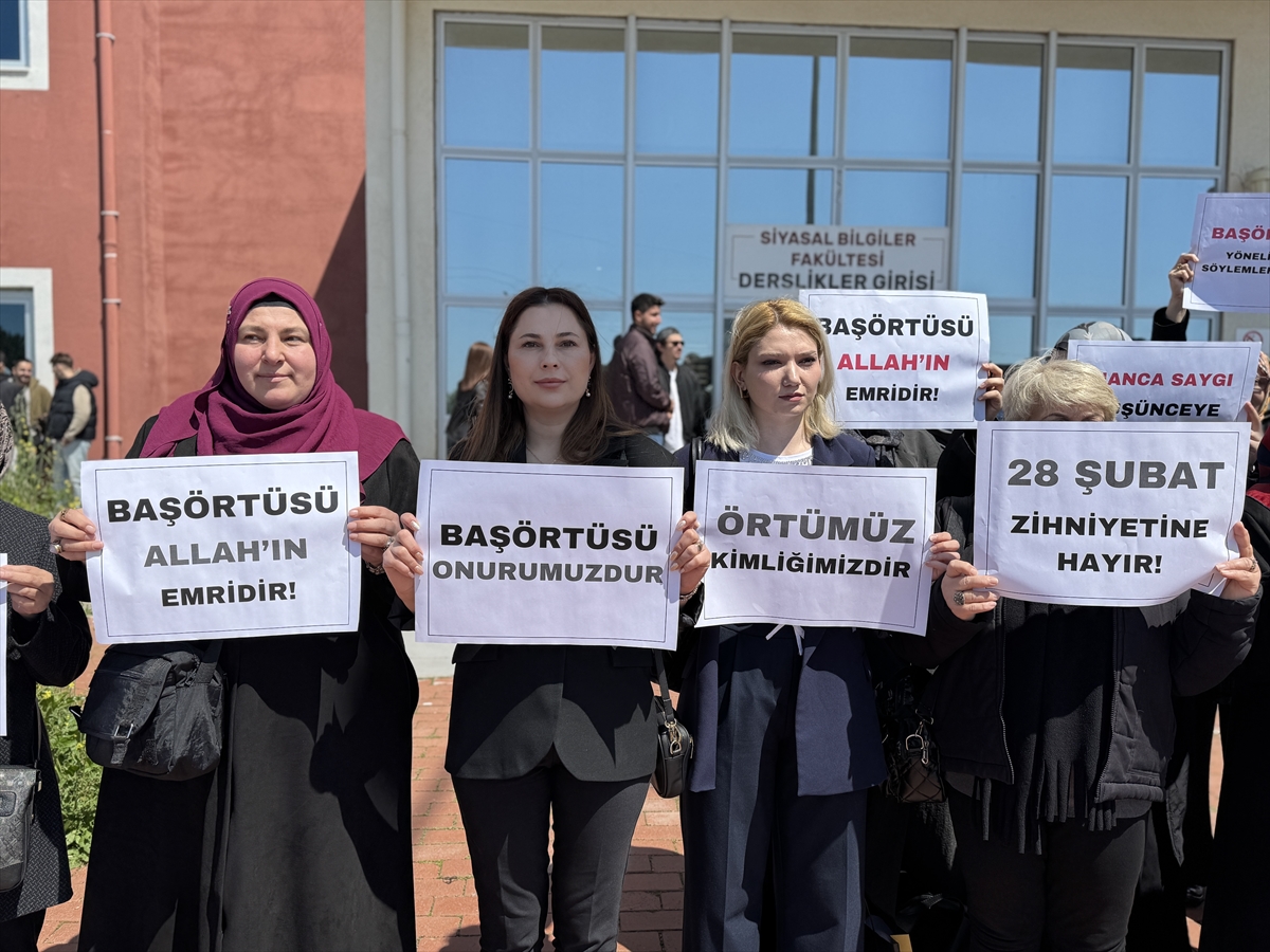 Aydın'da başörtülülere hakaret ettiği öne sürülen akademisyen protesto edildi