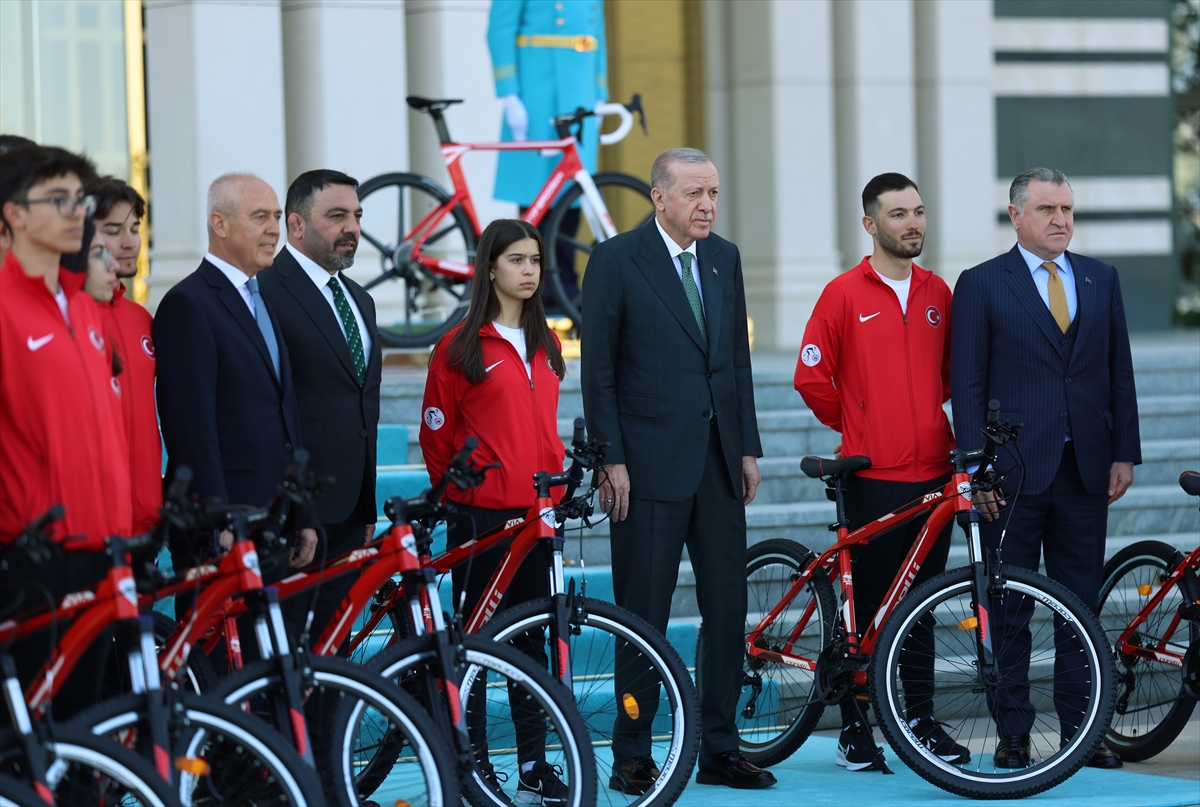 Cumhurbaşkanı Erdoğan, “60. Cumhurbaşkanlığı Türkiye Bisiklet Turu”nun tanıtımına katıldı